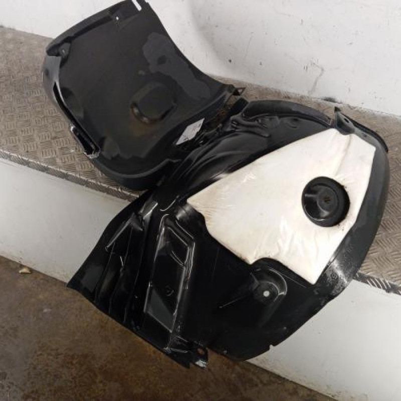 Pare boue avant droit RENAULT MEGANE 3