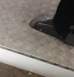 Pare boue arriere droit CITROEN C3 PICASSO Photo n°4