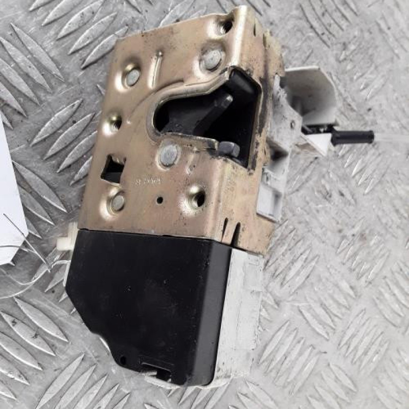 Serrure avant droit PEUGEOT 307