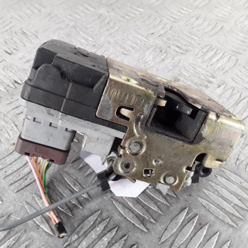 Serrure avant droit PEUGEOT 206