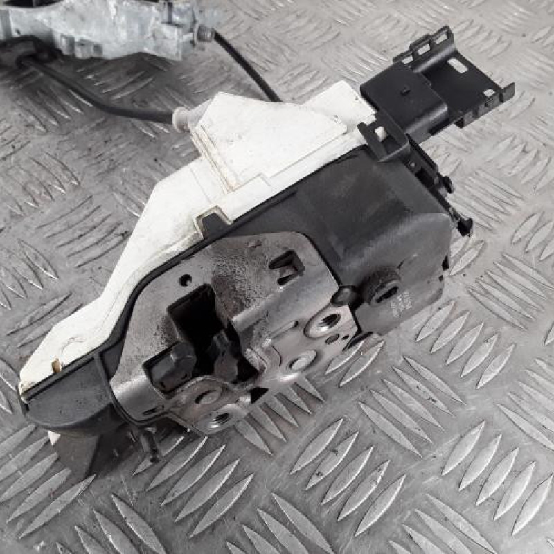 Serrure avant gauche PEUGEOT 308 1 SW Serrure avant gauche PEUGEOT 308 1 SW