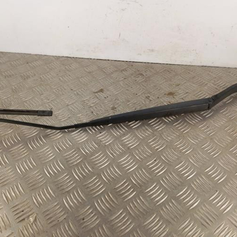 Bras essuie glace avant droit RENAULT CLIO 4