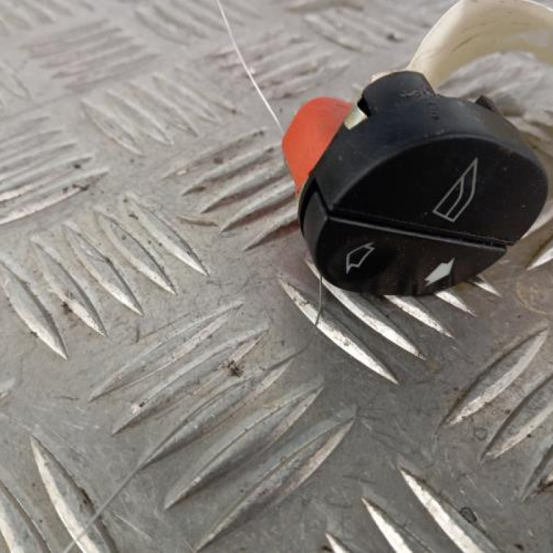 Interrupteur de leve vitre avant droit FORD FIESTA 5