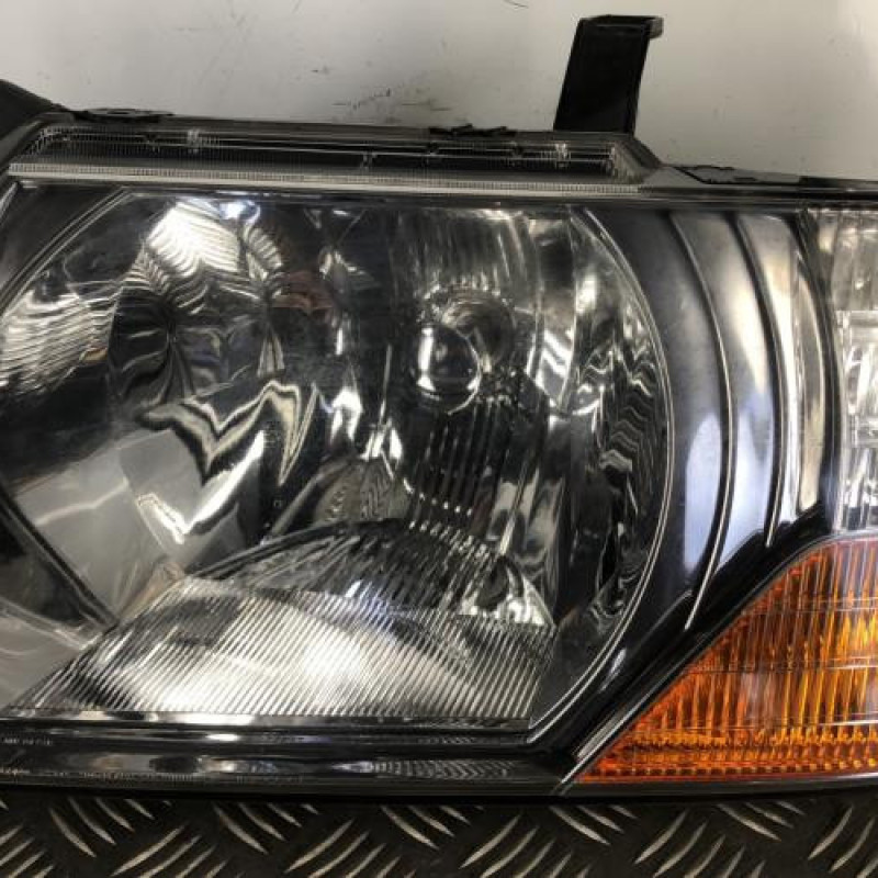 Optique avant principal gauche (feux)(phare) MITSUBISHI PAJERO 3