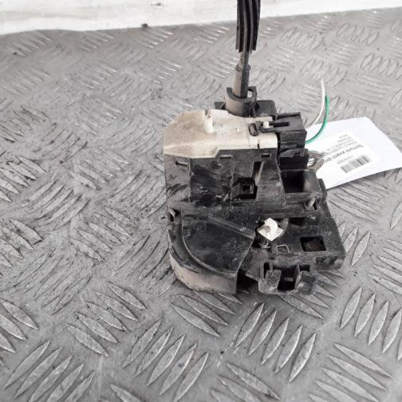 Serrure avant droit RENAULT CLIO 2 Serrure avant droit RENAULT CLIO 2