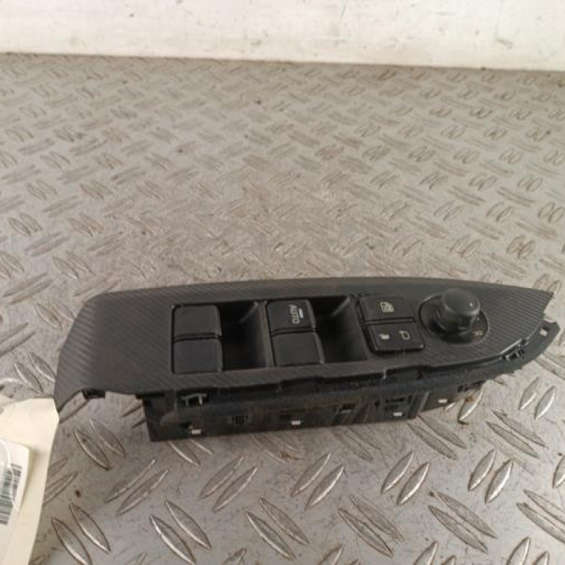 Interrupteur de leve vitre avant gauche MAZDA CX3