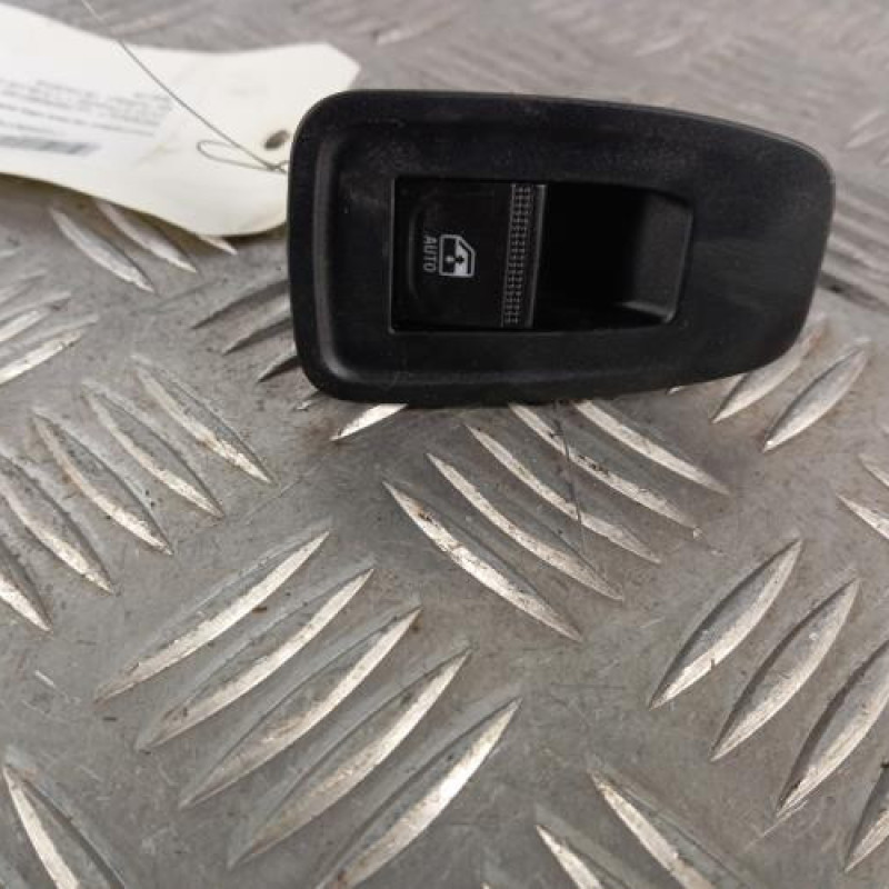 Interrupteur de leve vitre avant droit RENAULT CLIO 5