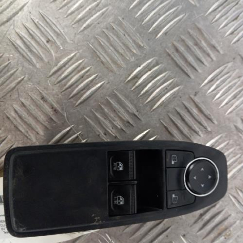 Interrupteur de leve vitre avant gauche RENAULT CLIO 5