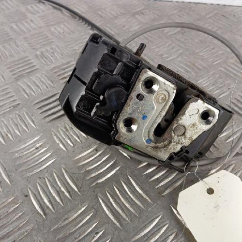 Serrure arriere droit NISSAN QASHQAI 1