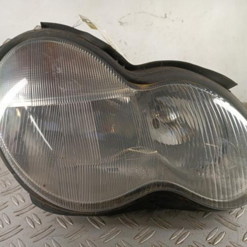 Optique avant principal droit (feux)(phare) MERCEDES CLASSE C 203