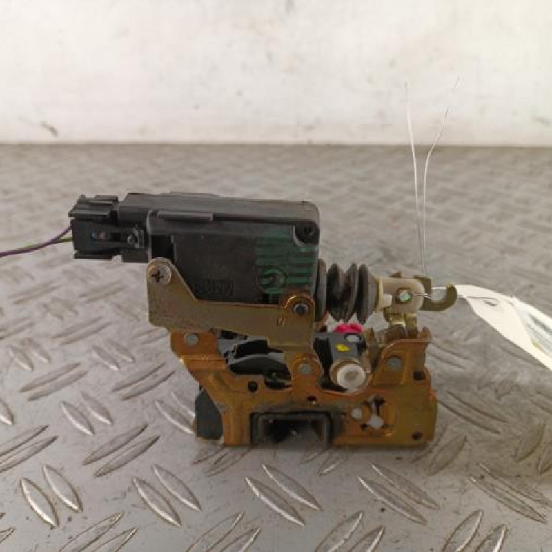 Serrure avant droit RENAULT TWINGO 1 Serrure avant droit RENAULT TWINGO 1