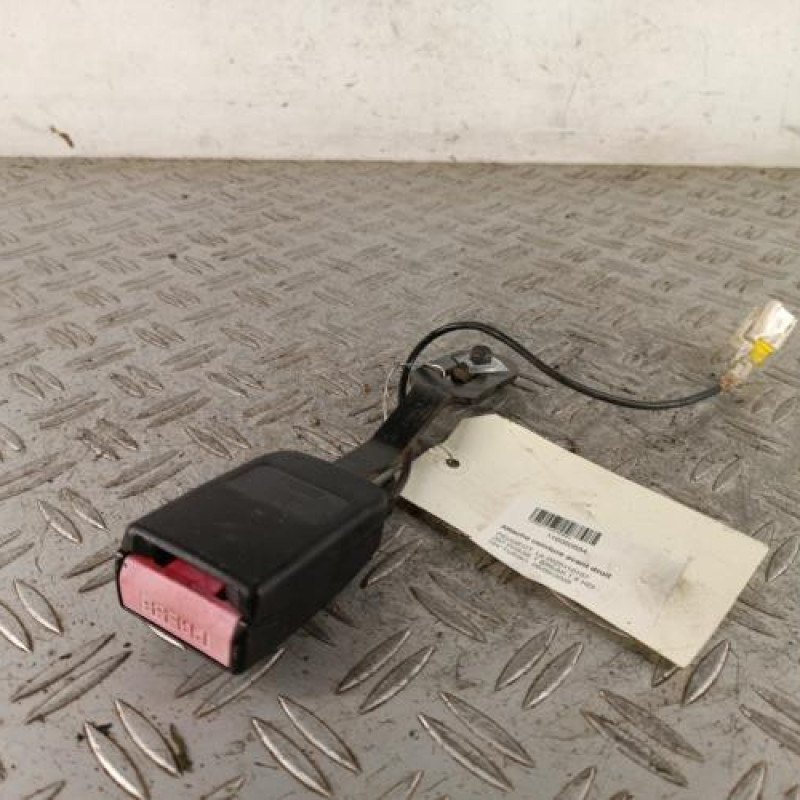 Attache ceinture avant droit PEUGEOT 207