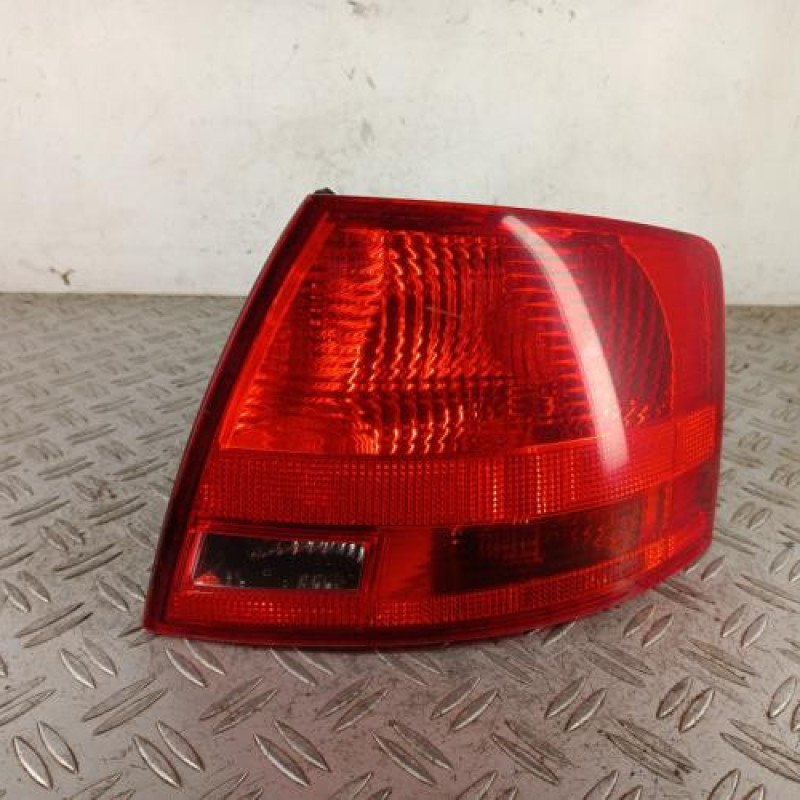 Feu arriere principal droit (feux) AUDI A4 2 Feu arriere principal droit (feux) AUDI A4 2