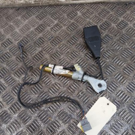 Attache ceinture avant gauche RENAULT CLIO 2