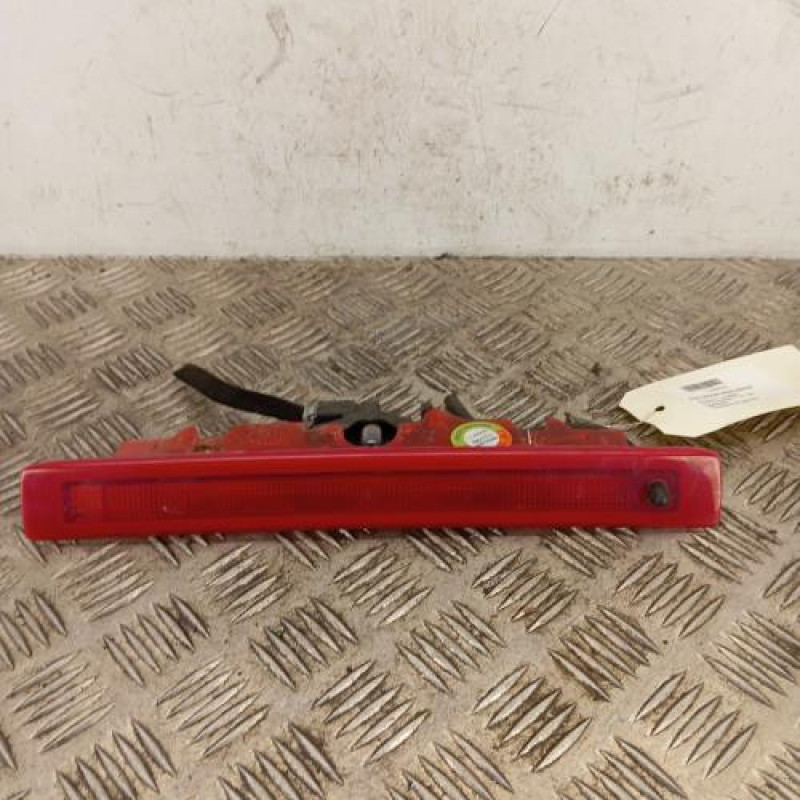 Feu arriere stop central RENAULT CLIO 3