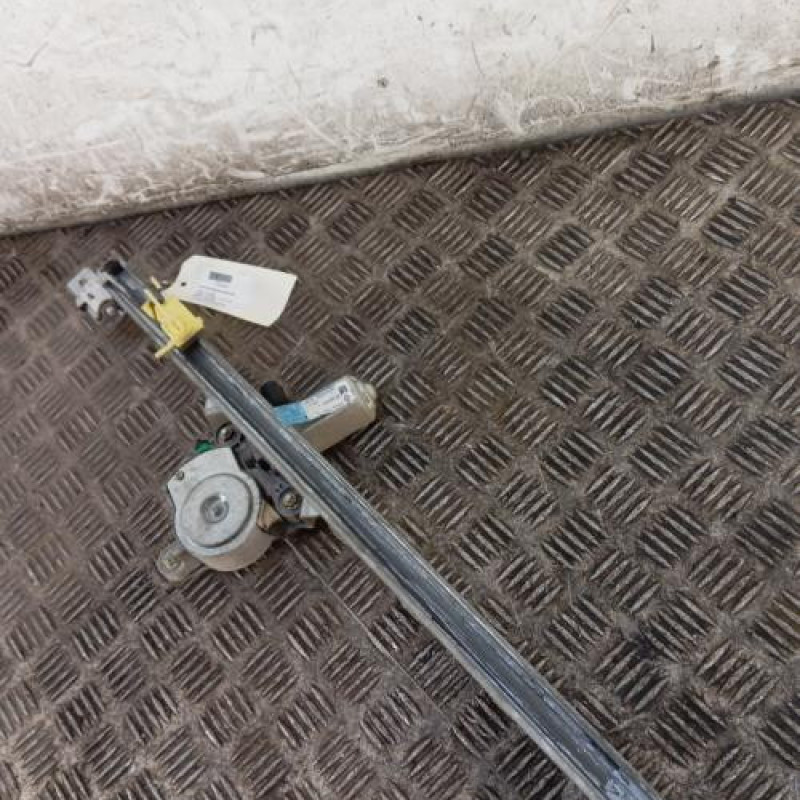 Leve vitre electrique avant droit OPEL VIVARO 1