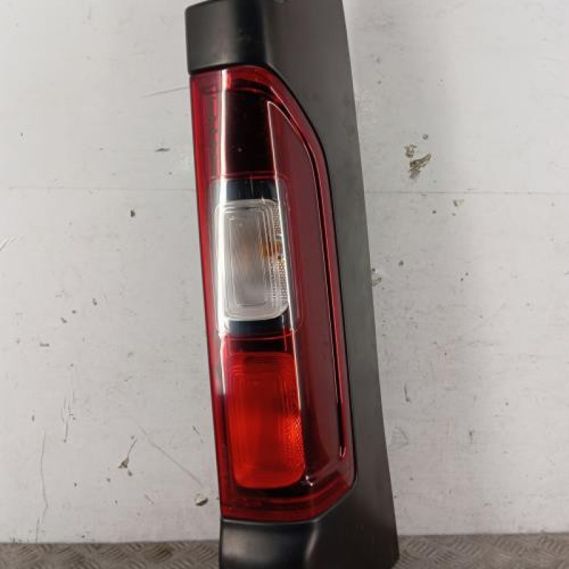 Feu arriere principal droit (feux) OPEL VIVARO 2