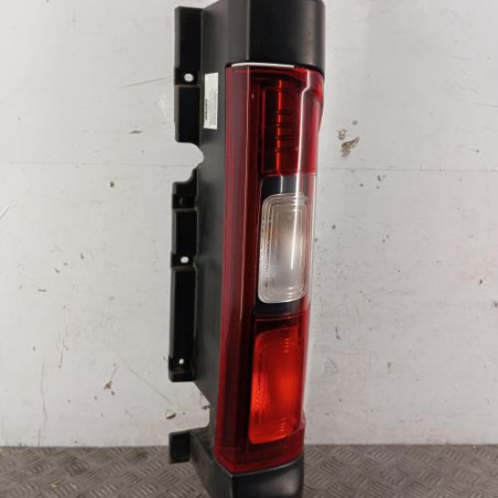 Feu arriere principal droit (feux) OPEL VIVARO 2