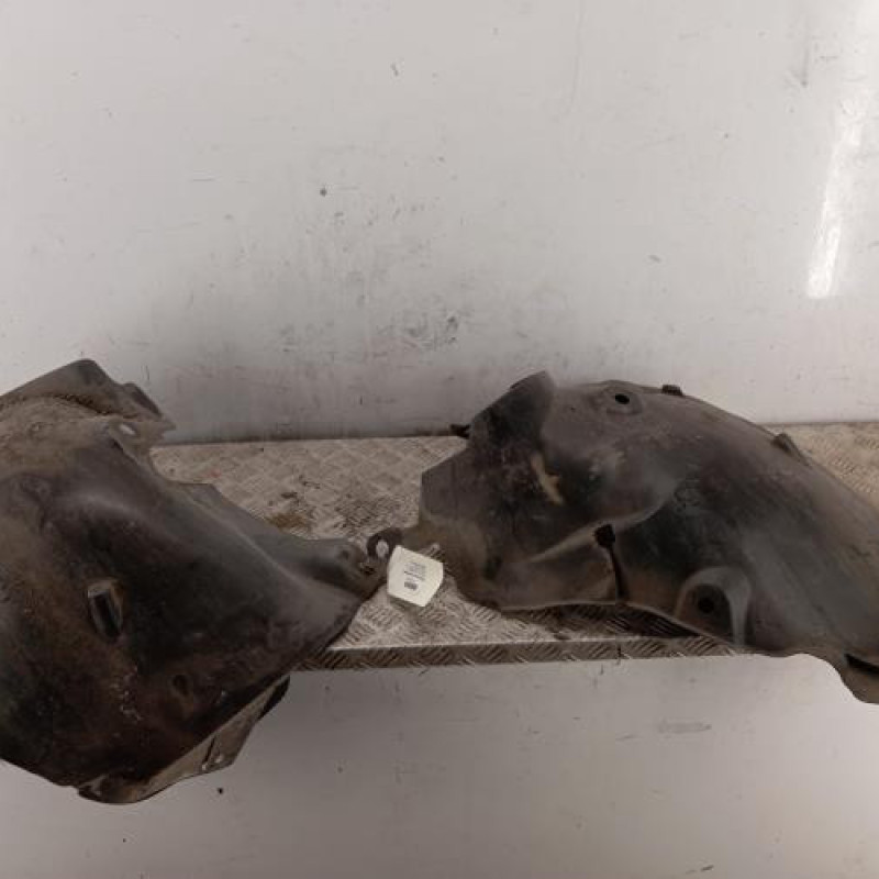 Pare boue avant droit RENAULT CLIO 3