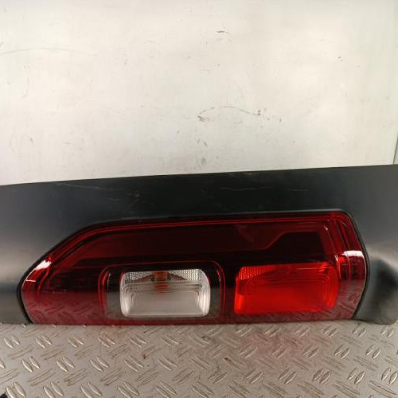 Feu arriere principal droit (feux) RENAULT TRAFIC 3 COURT