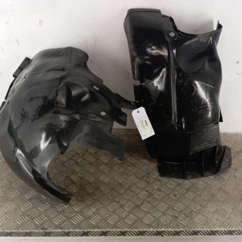 Pare boue avant droit RENAULT SCENIC 1