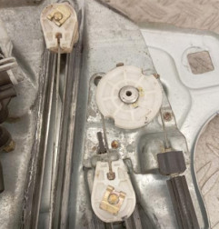 Leve vitre electrique arriere gauche PEUGEOT 307 Photo n°3