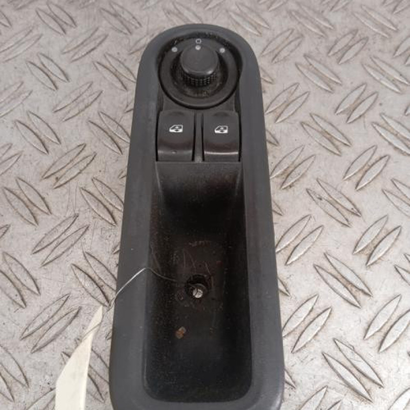 Interrupteur de leve vitre avant gauche RENAULT CLIO 3