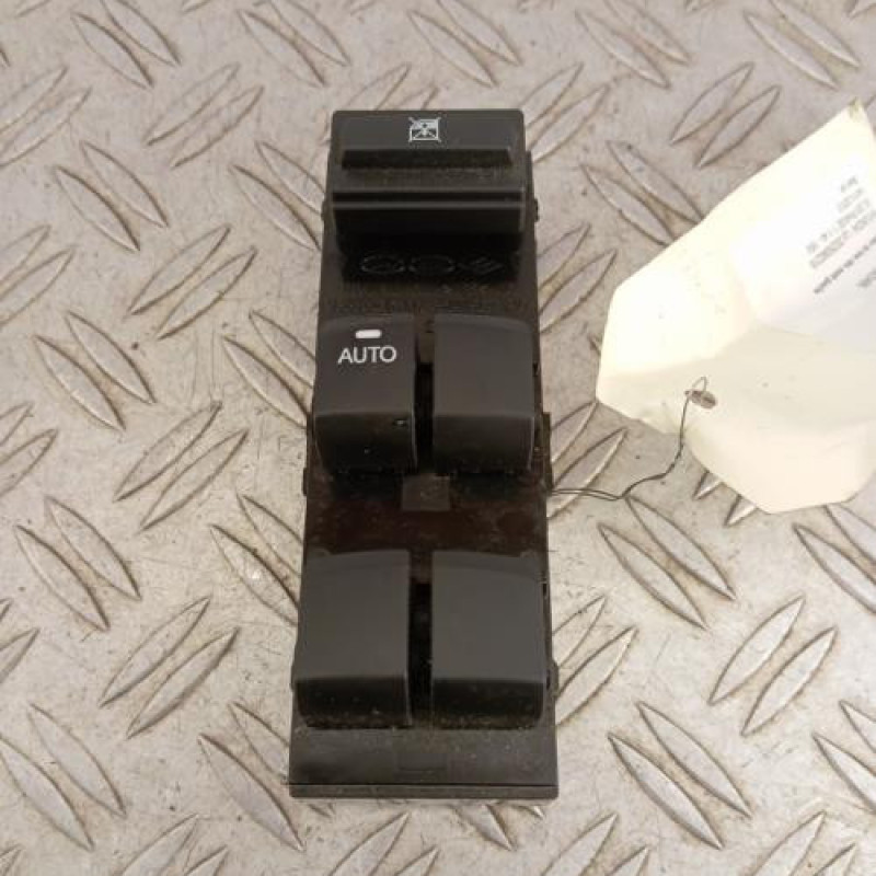 Interrupteur de leve vitre avant gauche HYUNDAI IX 20