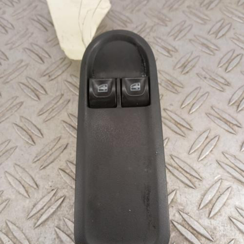 Interrupteur de leve vitre avant gauche DACIA DUSTER 1