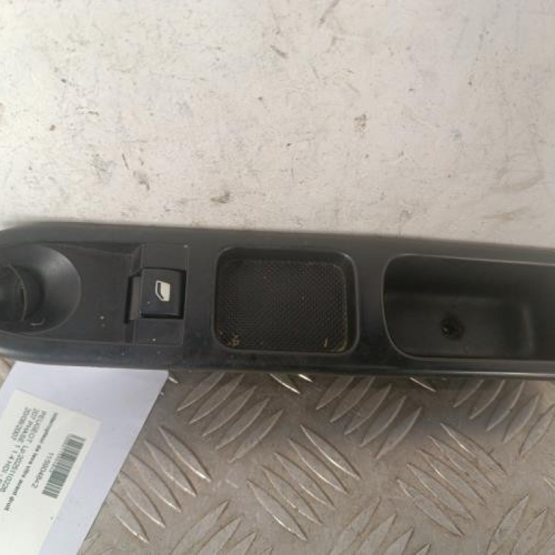 Interrupteur de leve vitre avant droit PEUGEOT 207