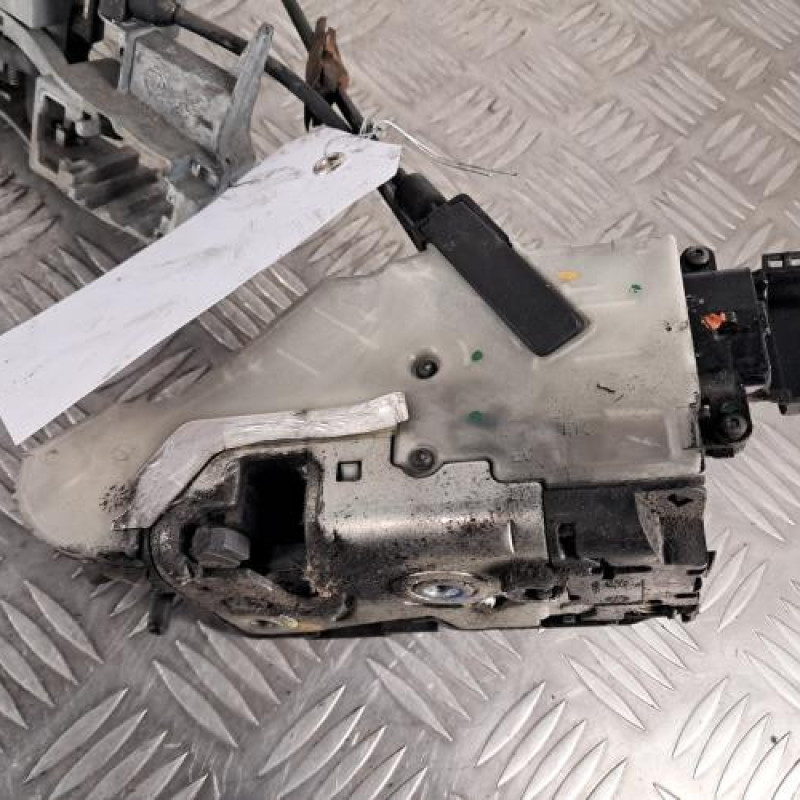 Serrure avant gauche PEUGEOT 207