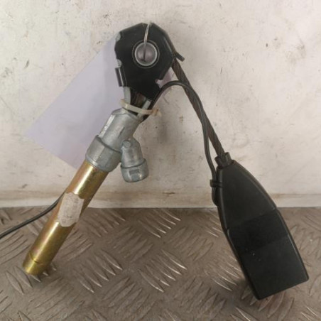 Attache ceinture avant gauche RENAULT CLIO 2