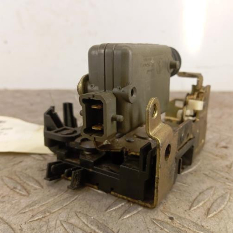 Serrure avant droit RENAULT MEGANE 1