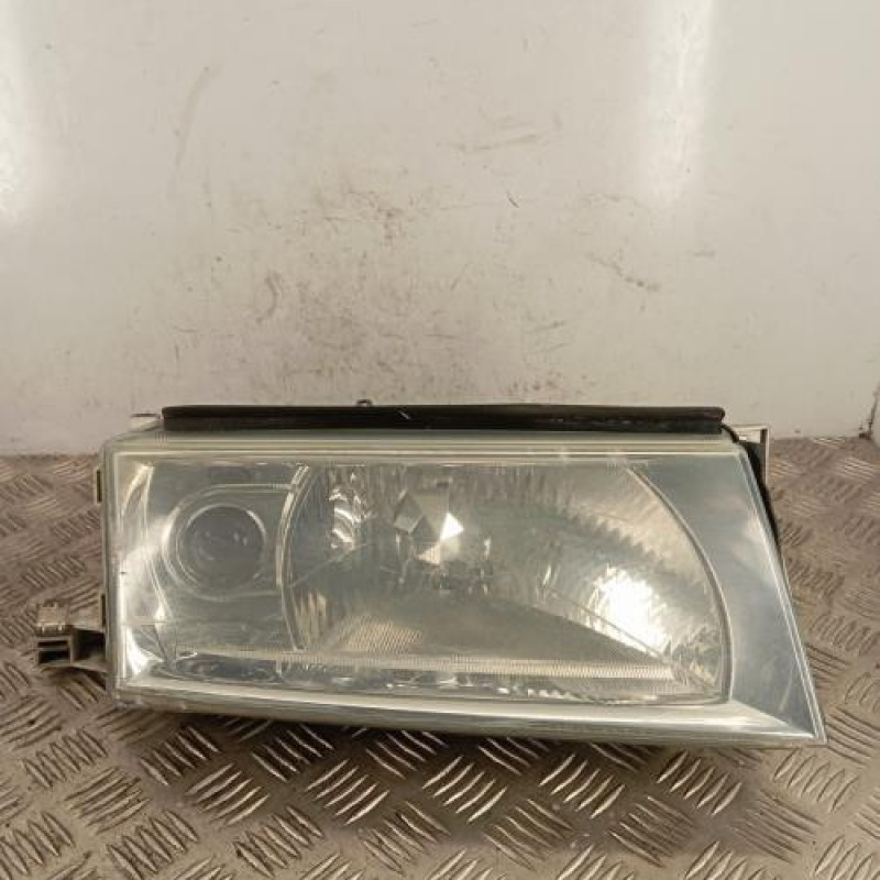 Optique avant principal droit (feux)(phare) SKODA OCTAVIA 1