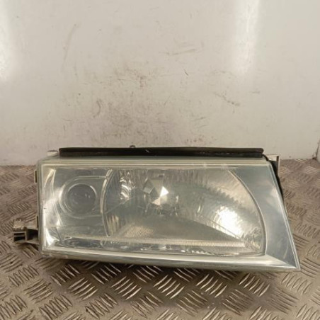 Optique avant principal droit (feux)(phare) SKODA OCTAVIA 1 Photo n°1