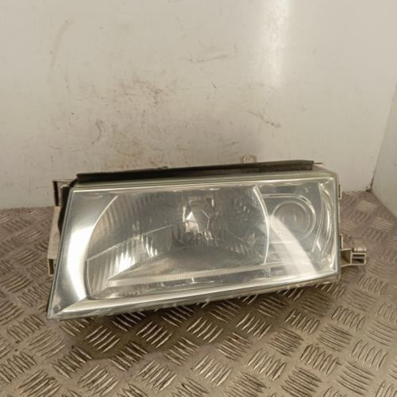 Optique avant principal gauche (feux)(phare) SKODA OCTAVIA 1