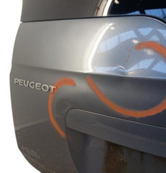 Malle/Hayon arriere PEUGEOT 5008 1