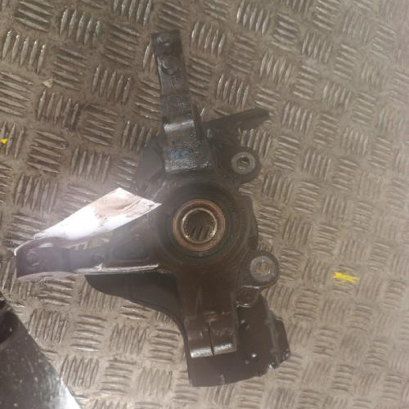Moyeu avant gauche OPEL COMBO D Moyeu avant gauche OPEL COMBO D