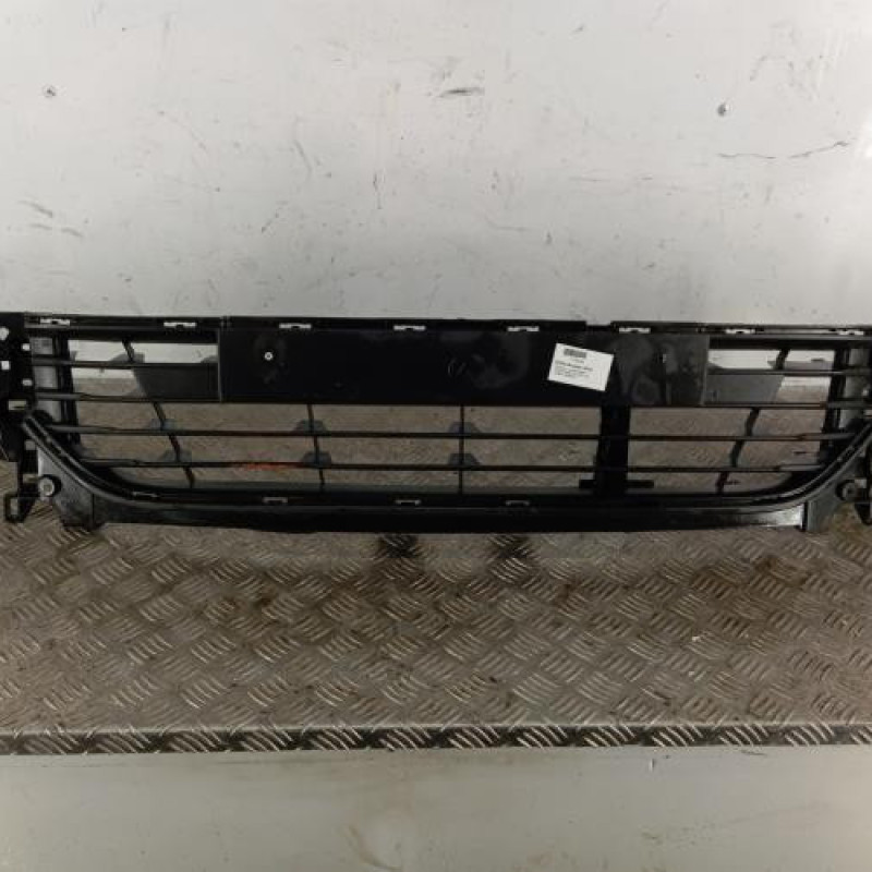 Grille de pare choc RENAULT CLIO 4