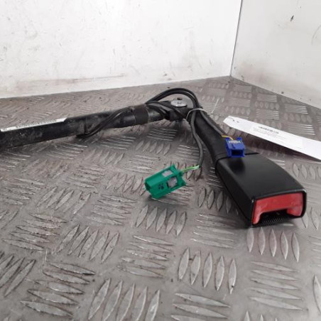 Attache ceinture avant gauche OPEL CORSA D