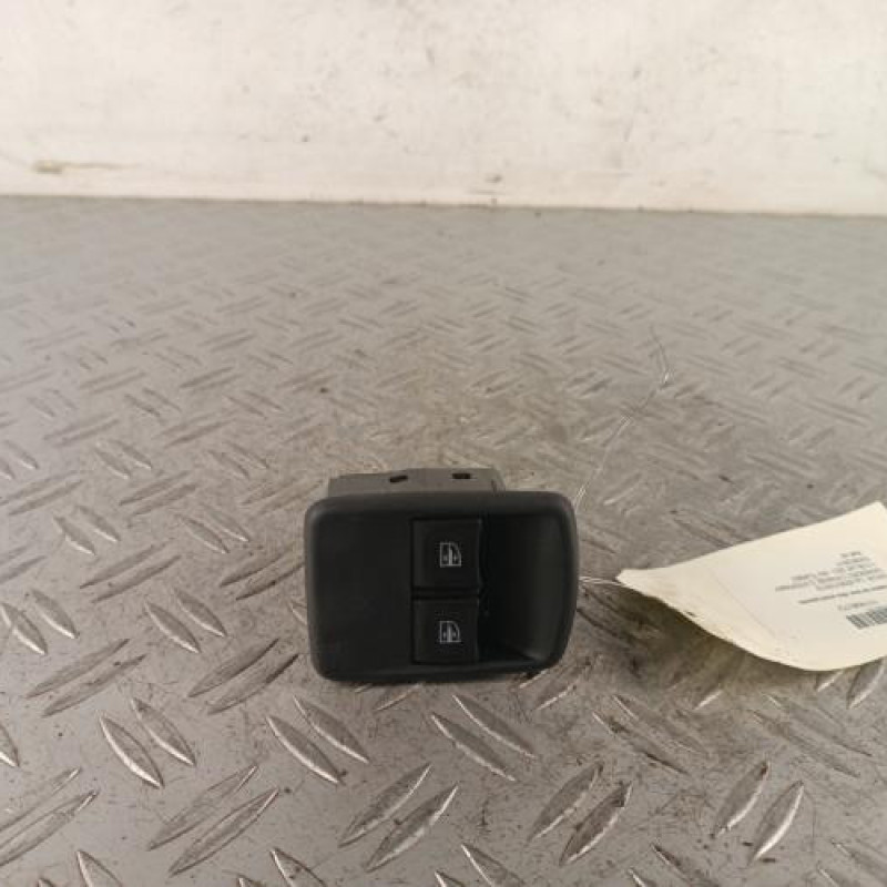 Interrupteur de leve vitre avant gauche DACIA SANDERO 2