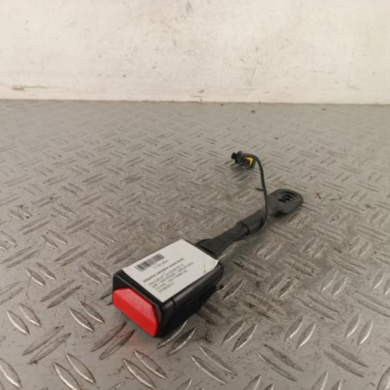 Attache ceinture avant droit PEUGEOT 508 1 SW Attache ceinture avant droit PEUGEOT 508 1 SW