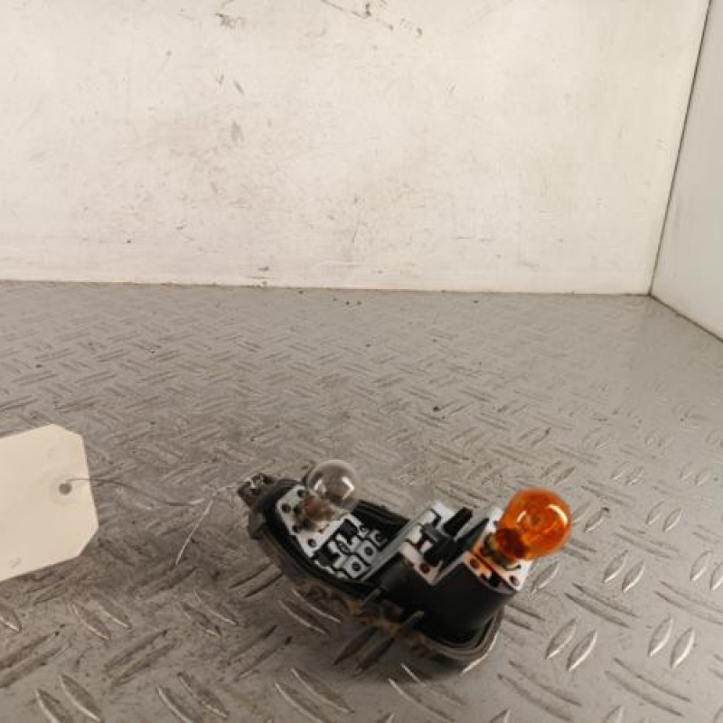 Platine feu arriere droit RENAULT CLIO 4