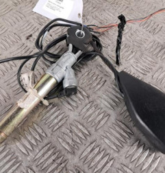 Attache ceinture avant gauche RENAULT CLIO 2