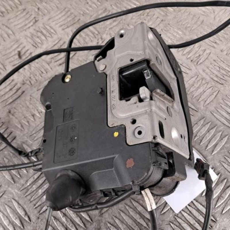 Serrure avant gauche MERCEDES CLASSE C 203 Serrure avant gauche MERCEDES CLASSE C 203