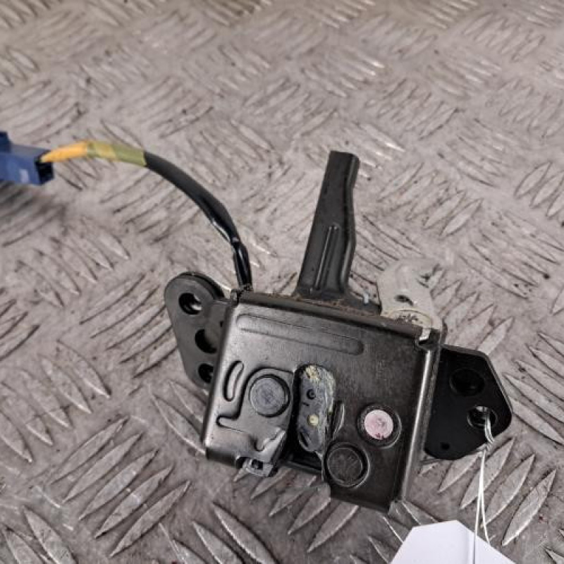 Serrure de hayon TOYOTA YARIS 2