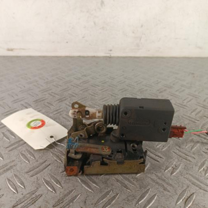 Serrure avant droit CITROEN SAXO Serrure avant droit CITROEN SAXO