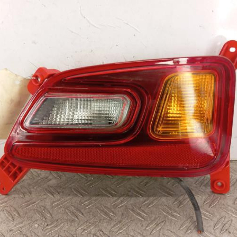 Feu de pare choc arriere droit HYUNDAI KONA 1