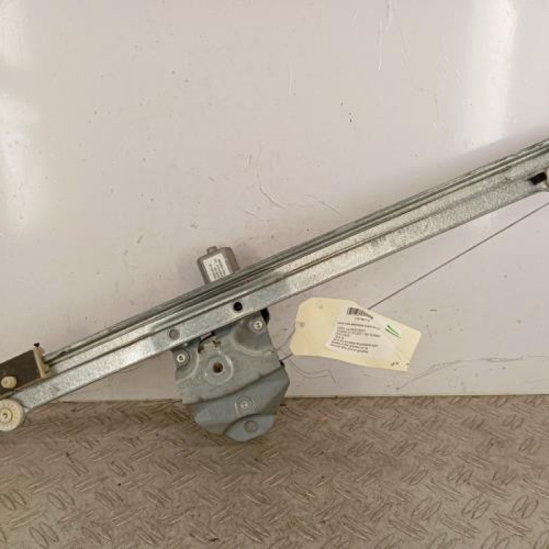 Leve vitre electrique avant droit OPEL VIVARO 2