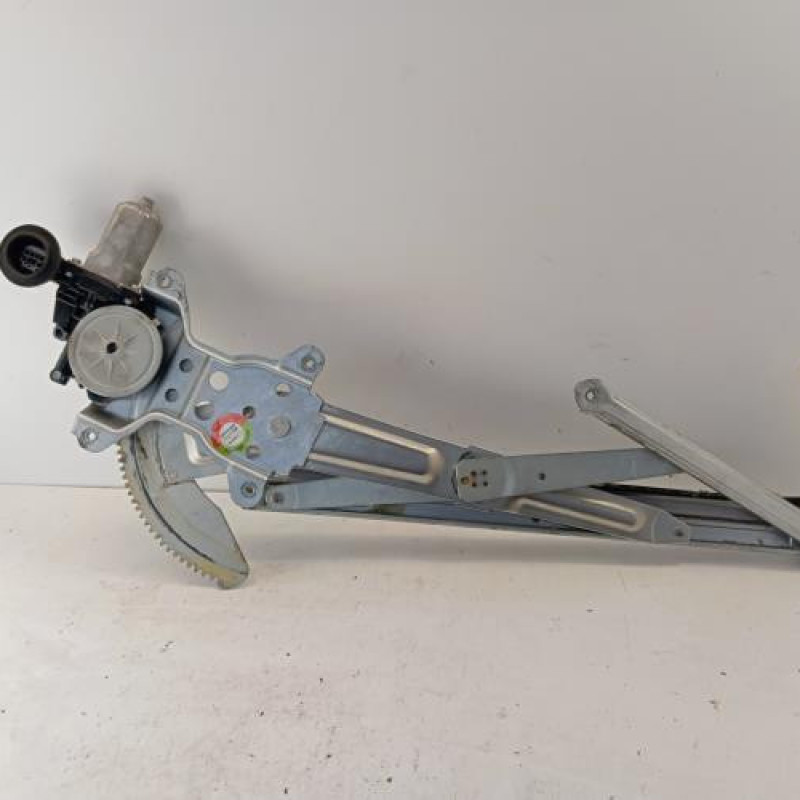 Leve vitre electrique avant droit SUZUKI SWIFT 3